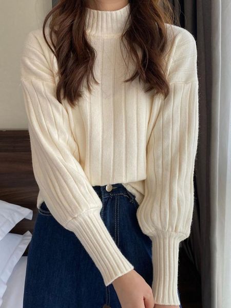 

women's sweaters in early autumn and winter, wear the 2021 sweater outside. loose lazy style design. a small majority of high, White;black