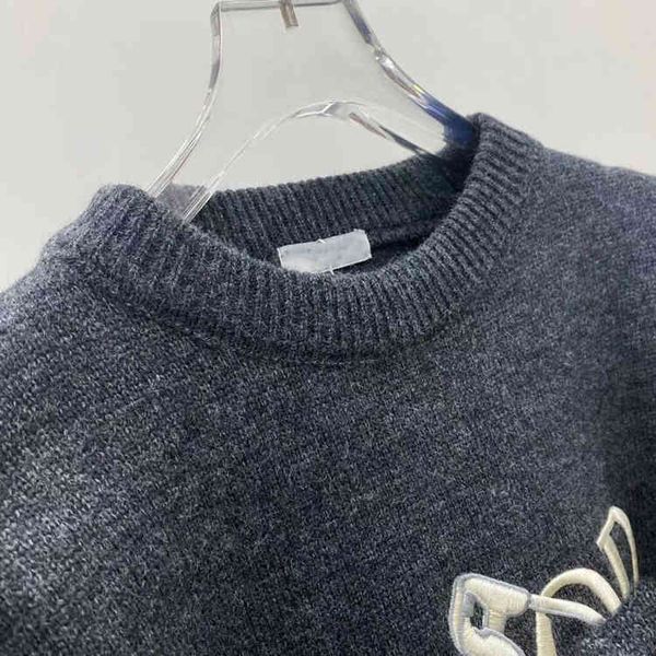

2022 factory wholesale new model d + paper clip embroidered round neck sweater in autumn winter 21 men's and women's casual simple, White;black