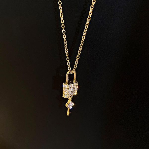 

pendant necklaces lovelink european style trendy gold-plated stainless steel necklace glossy three-dimensional small lock jewelry, Silver