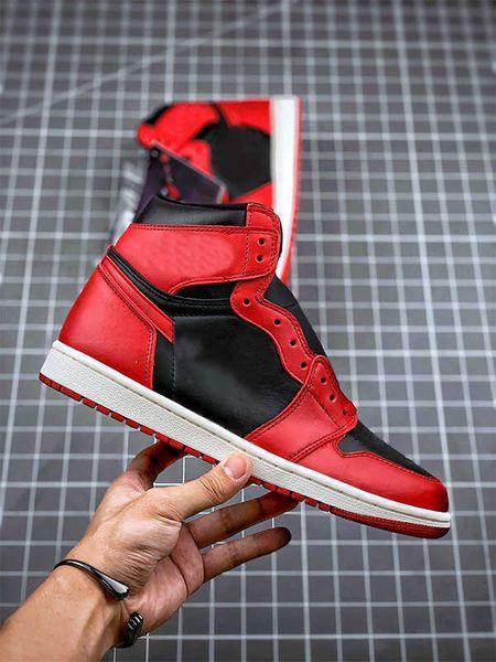 

arsity red jumpman 1 i og high men women basketball shoes 1s man sports sneakers us5.5-11 mens trainersanl6hrbbcau2