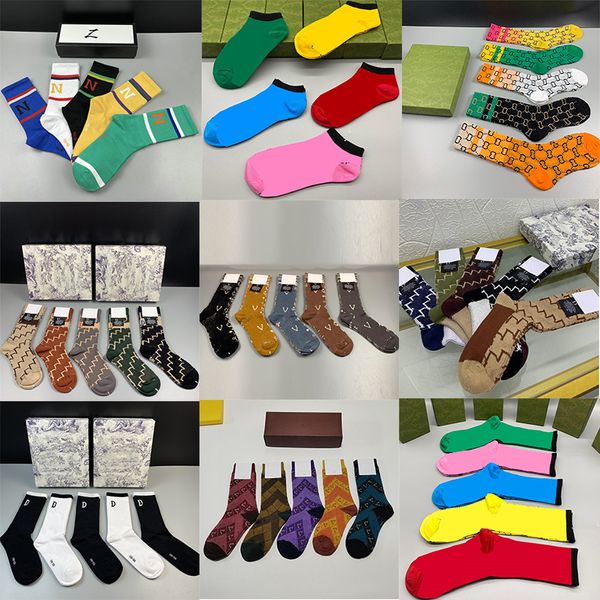 10 Stile Unisex-Baumwollsocken, luxuriös, barock, atmungsaktiv, lange Strümpfe, Weihnachtsgeschenk für Männer und Frauen, Markenstrümpfe