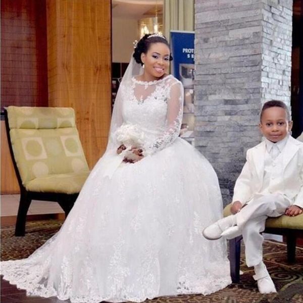 

2022 plus size wedding dresses bridal gown lace applique long sleeves sweep train scalloped neckline a line illusion custom made castle vest, White