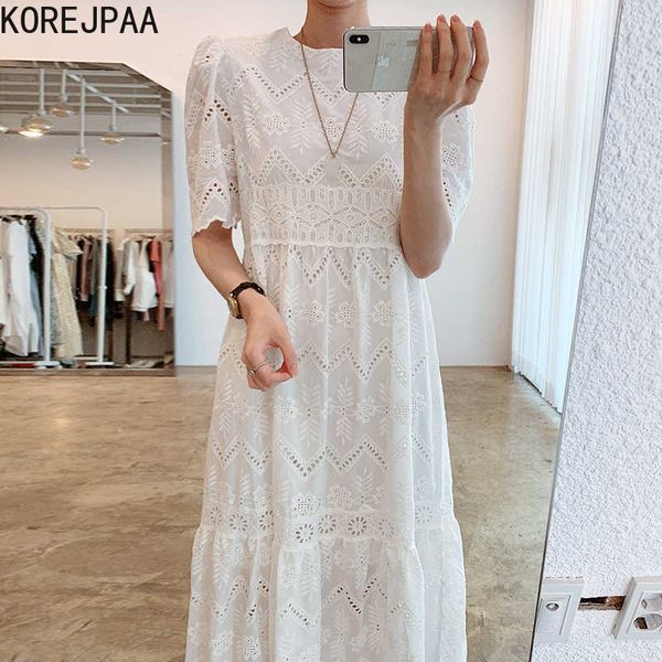 Korejpaa frauen kleid koreanische mode retro elegante weiße o-neck spitze openwork häkeln lose kurze Ärmeln lang vestido 210526