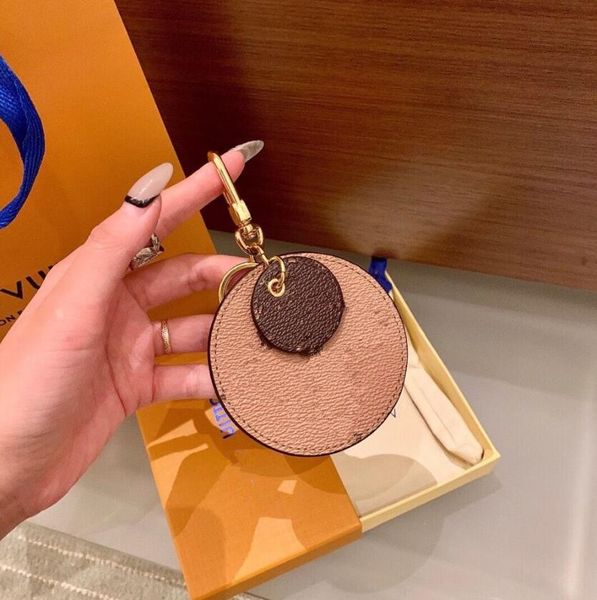 

brand design round key wallet pendant brown retro girl bag ornaments high-end men's car keychain pendants classic big letter women keys, Red;blue