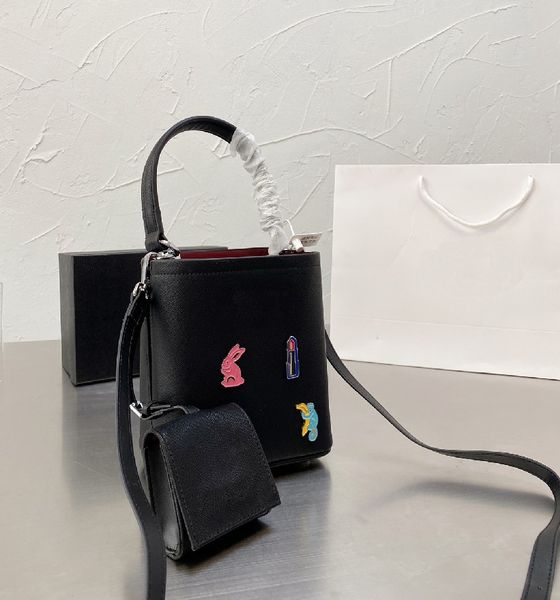 

classic women's bucket bag badge embellishment design shoulder bag cross grain leather large capacity handbag with coin wallet