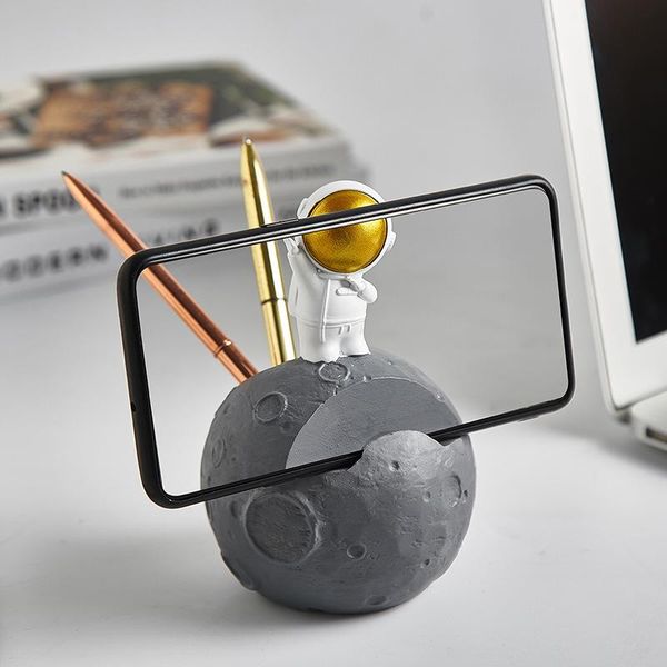 

moon astronaut mobile phone holder cute deskcell stand spaceman resin material model ornament mounts & holders