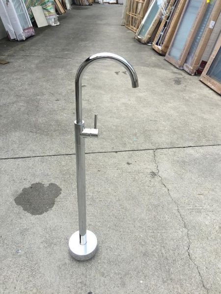 

simple fashionable floor mounted brass chrome tanding bathtub mixer tap faucet tub filler 028 bathroom shower sets