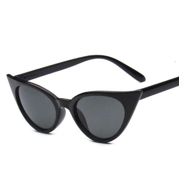 

luxury designer sunglasses leonlion 2021 vintage two sizes cateye women eyeglasses outdoor shopping street beat oculos de sol gafas uv400, White;black