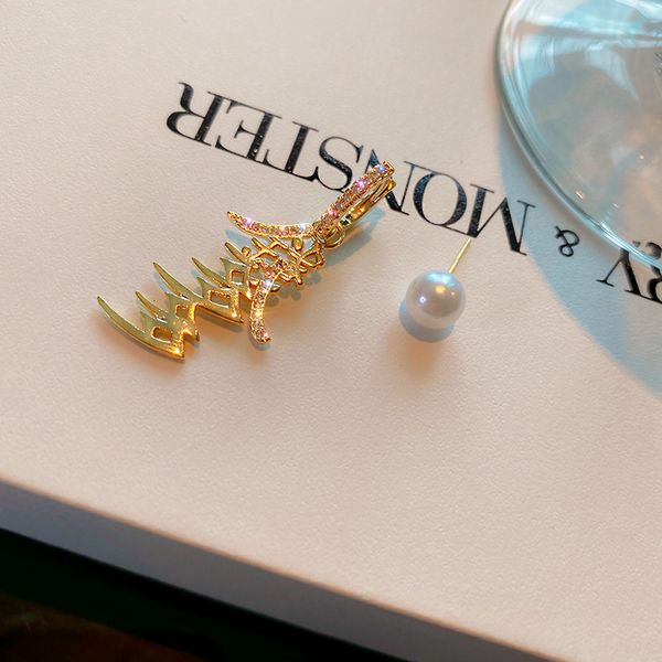 

genuine gold electroplating 925 silver needle asymmetric diamond inlaid pearl words qianduoduo cold wind earrings female