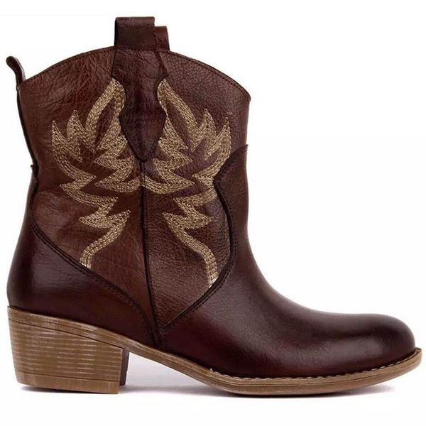 

boots winter women's european and american pointed toe embroidered short women style 2021, Black