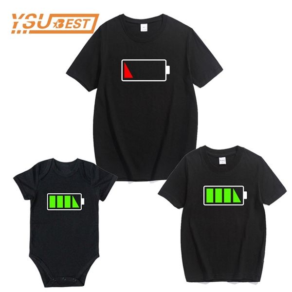 Aile Baba Son T Gömlek Kıyafetler Eşleştirme Giyim Anne ve Me Giyim Kısa Kollu Baskı Pil T-Shirt 210417