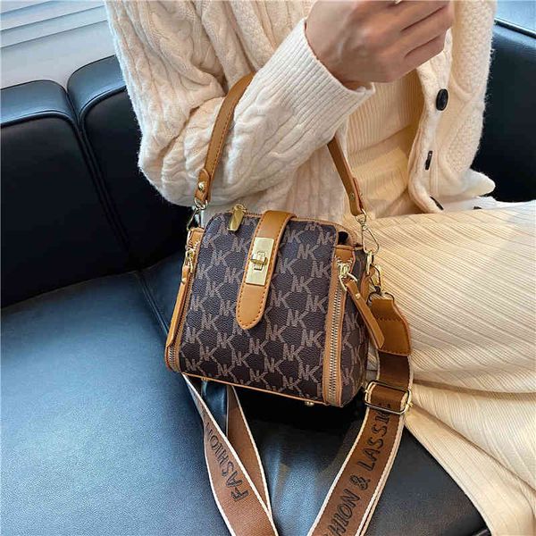 

hangbags texture small bag women's 2021 net red fashion portable messenger foreign style ins single shoulder bucket