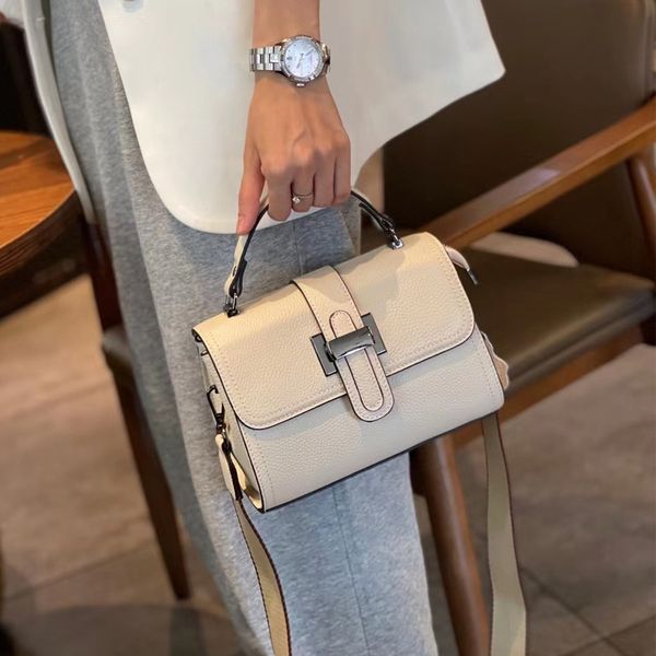 

70% off design hand single shoulder temperament women's large capacity simple foreign style armpit bag wide band slanting cross tide br, Red;black