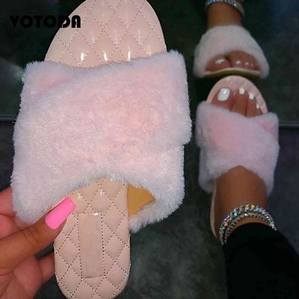 Pantofole di peluche da donna invernali Fluffy Faux Fur Slides Pantofole di cotone incrociate pelose calde Infradito da casa femminili Plus Size Scarpe da donna C0330