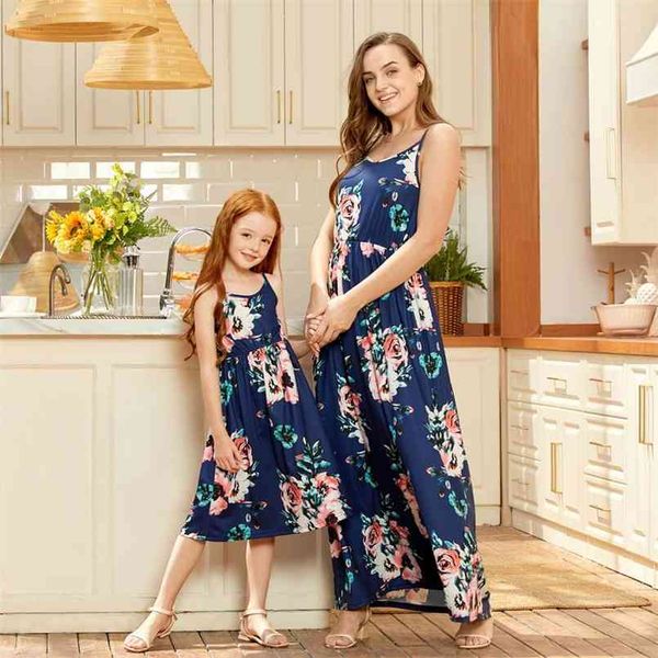 Verão escuro azul impresso vestidos de correspondência vestidos mamãe e eu sem mangas para mãe filha 210528