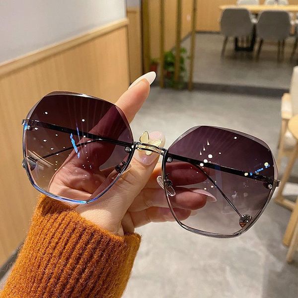 

sunglasses women 's gradient 2021 cutting rimless sun glasses lady vintage metal oversized eyeglasses gray pink shades, White;black