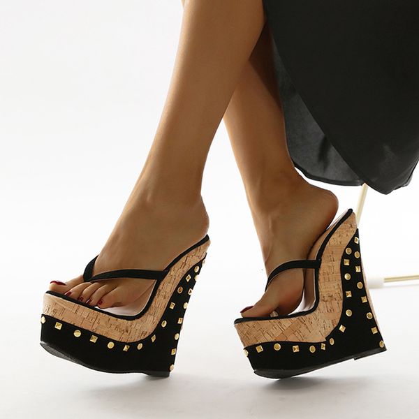 

sandals ao ar livre de alta qualidade das senhoras chinelos estilo roma moda metal rebite designer sandÃ¡lias plataforma flip flops sapatos f, Black