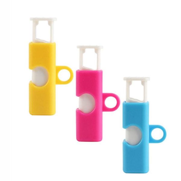 

bag clips 3pcs sealing cartoon patterned portable moisture-proof fresh-keeping clamp snack (random color)
