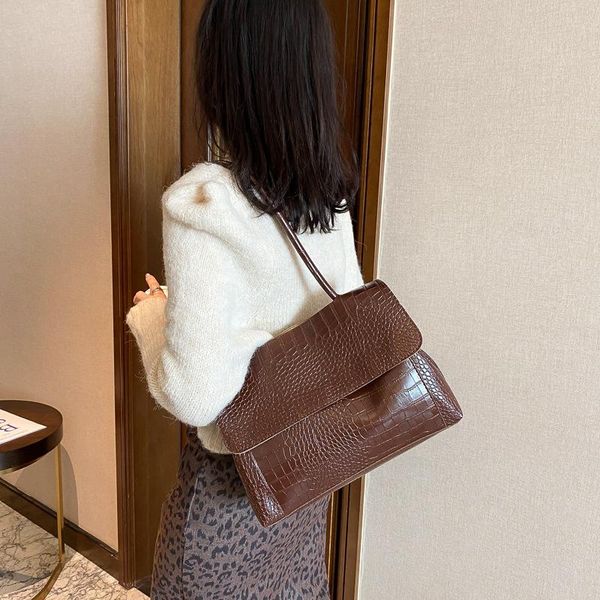 

evening bags retro women's bag 2021 fashion easy to build portable shoulder messenger tote