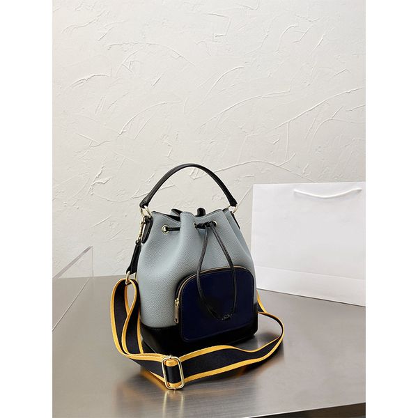 

2021 pingao version of simple commuting large capacity wandering bucket bag women's one shoulder luxuryss designerss yw