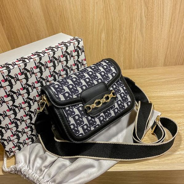 

factory wholesale women messenger bag small fresh and sweet printed handbag retro contrast leather shoulder bags summer gold buckle fashion, Black;red