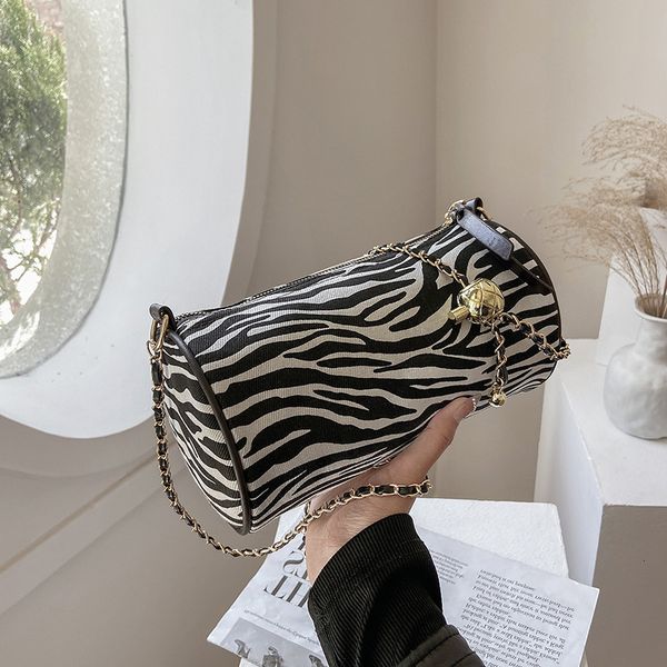 

women's one shoulder fashion 2021 new messenger small fragrance zipper chain trend leopard hand bag