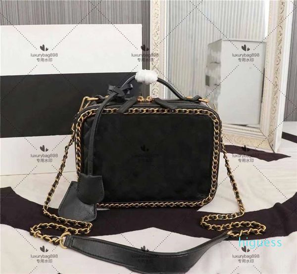 

designer- fashion luxury shopping bag center small luxuries make-up box handbag cosmetic beauty bags