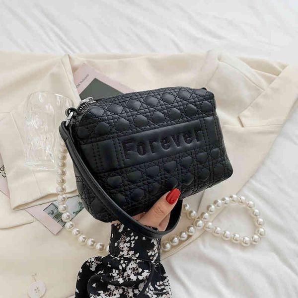 

2022 factory wholesale this year's popular female new fashion chain one shoulder messenger bag texture ins leisure small square bag