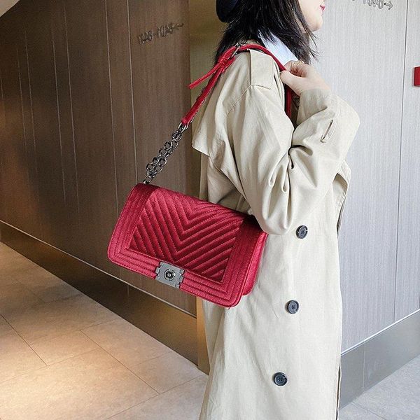

2020 trade women's small autumn foreign new and bag thread velvet shangxin fragrant rhombic embroidered style winter chain shoulder gfb