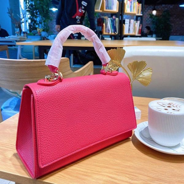 

2021 letter lock flip trendy women's bag european and american style beautiful messenger one-shoulder woman backpack