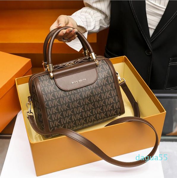 

2021 spring/summer trendy wild fashion messenger bag large capacity boston pillow temperament one-shoulder handbag