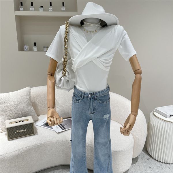

female spring summer 2021 niche design cross torsion low v wear fold top, White