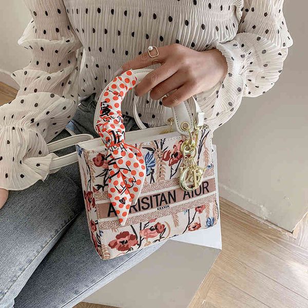 

diana female print 2021 new fashion canvas letter hand texture messenger bag