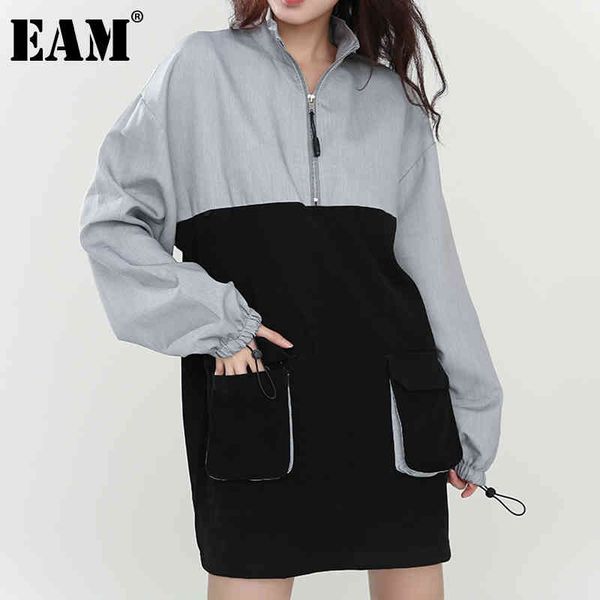 

[eam] women big size pockets metal chain dress stand collar long sleeve loose fit fashion spring autumn 1dd421001 210512, Black;gray