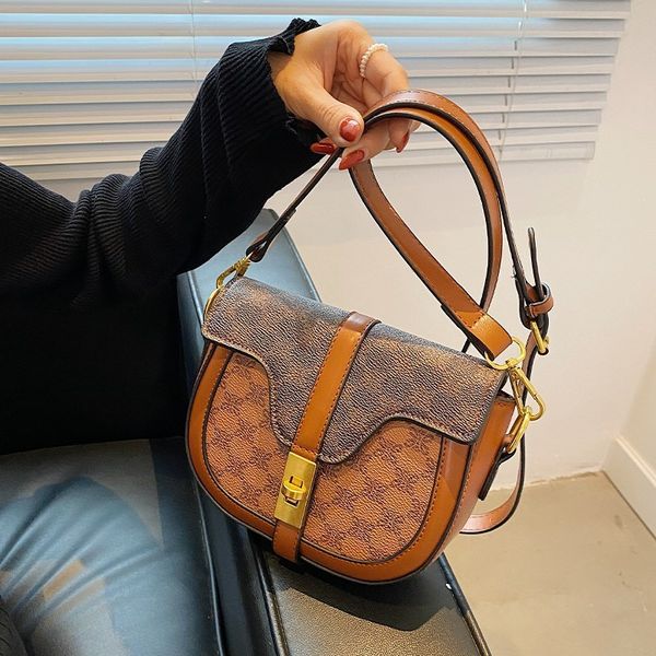 

outlet online 70% off sale france's flagship women's bag 2021 new messenger saddle