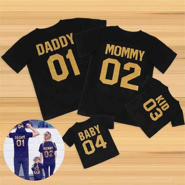 Ankunft Family Look Kleidung Kurzarm-T-Shirt DADDY MOMMY KID BABY Mädchen Jungen Kleidung passend 210517