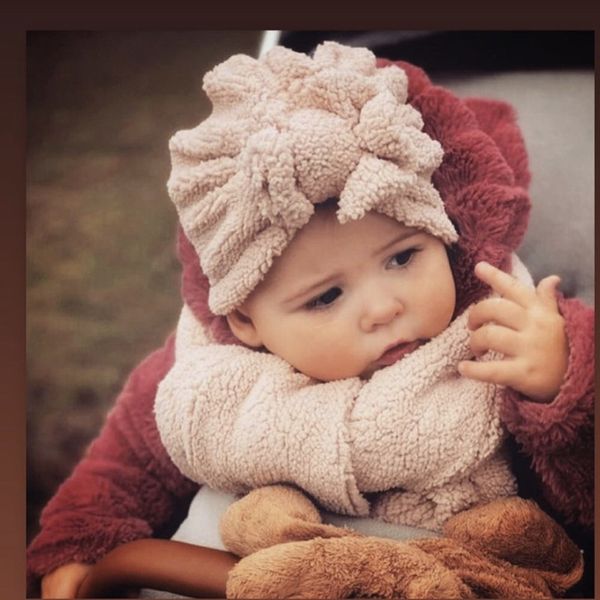 Moda bambino Inverno lana d'agnello Berretti Cappelli per neonate Collo bavaglino Sciarpe Bambini turbante fascia sherpa Caldo grande fiocco Cappellini