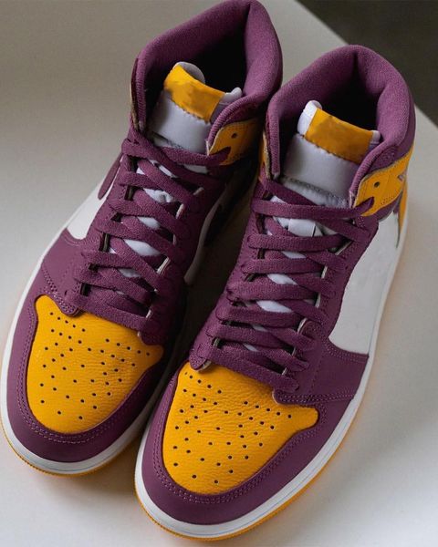 

2021 authentic 1 high og brotherhood shoes university gold light bordeaux-white man woman outdoor sports sneakers with box basketball 1top