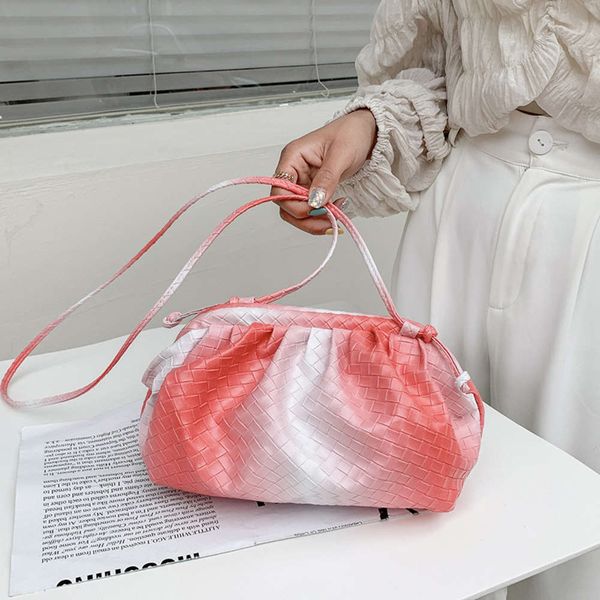 

net red gradient pleated bag women's 2021 fashion woven one shoulder cloud bag menger hand