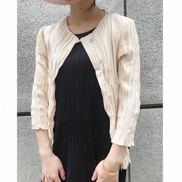 

dresses miyake folds solid fashion design single-breasted slim coat, White