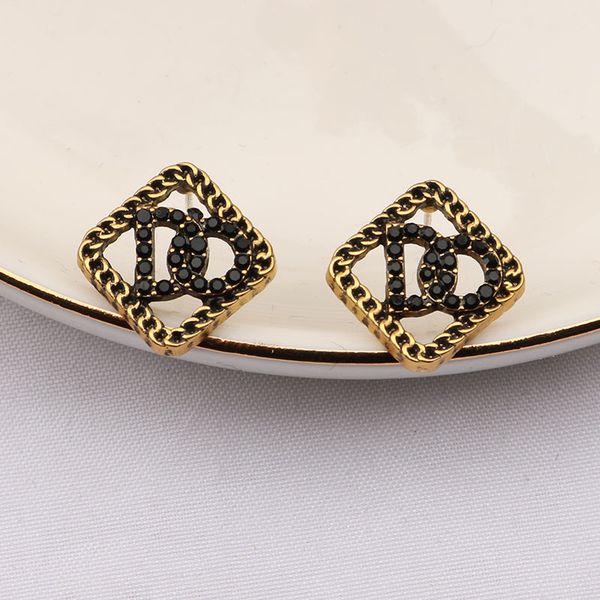 

version of asian gold inlaid diamond letter square earrings, feminine temperament, delicate and cool fashion, simple french net red, Golden
