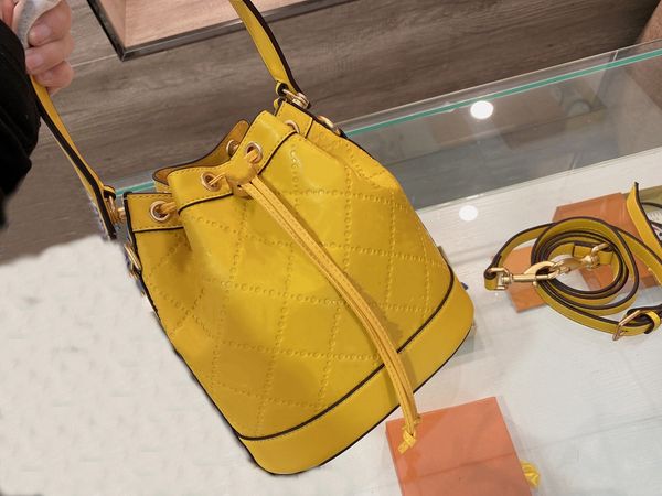 

relief package design bag latest imported fabrics bucket shoulder bags inclined bag, fashionable joker luxury designers wholesale handbags g