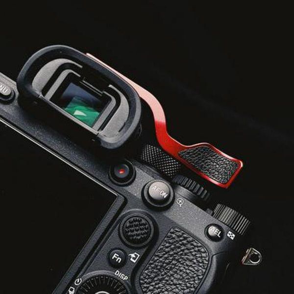 

metal shoe thumb-up thumb up grip for sony a74 a7r4 a7m4 iv a92 a9ii ilce-7rm4 camera hand with leather protect other accessories