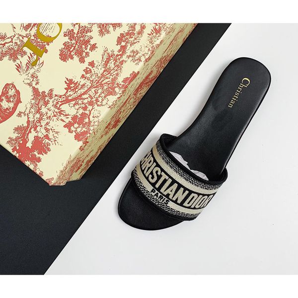 

70% off wholesale flip-flops new ladies sandals fashion trend flat bottom slippers leather luxury, Black