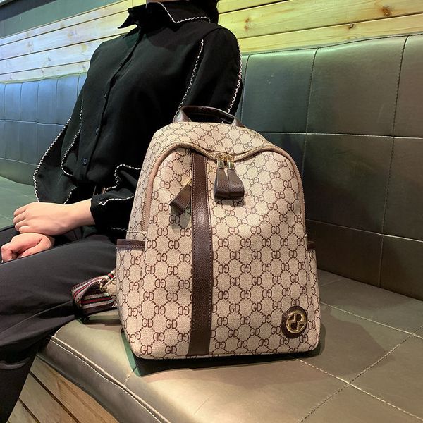 Rucksack Womens Bag 2021 Neue trendige Mode Hong Kong Stil großer Kapazität weicher Leder vielseitiger Damen Reisetaschen Schoolbag