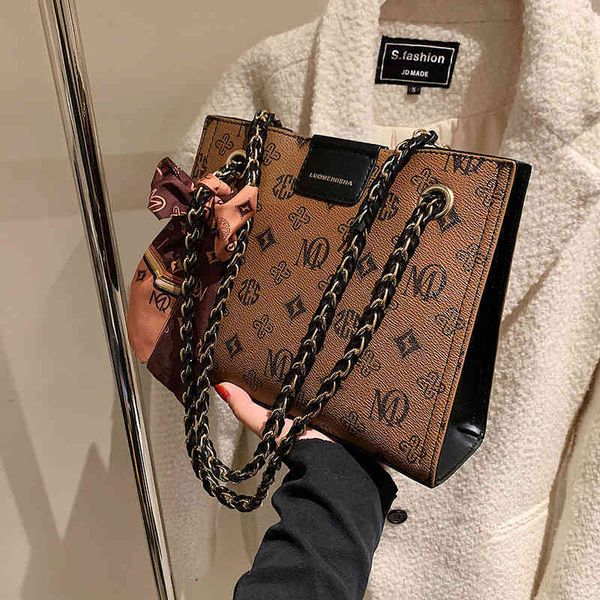 

2022 factory wholesale new live broadcast bag women's winter new printed tote bag tide large capacity chain bag