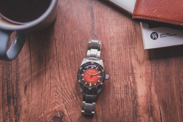 

wristwatches 40mm black dial ceramic bezel domed crystal 200m water resistance japan nh35 automatic men's watch, Slivery;brown