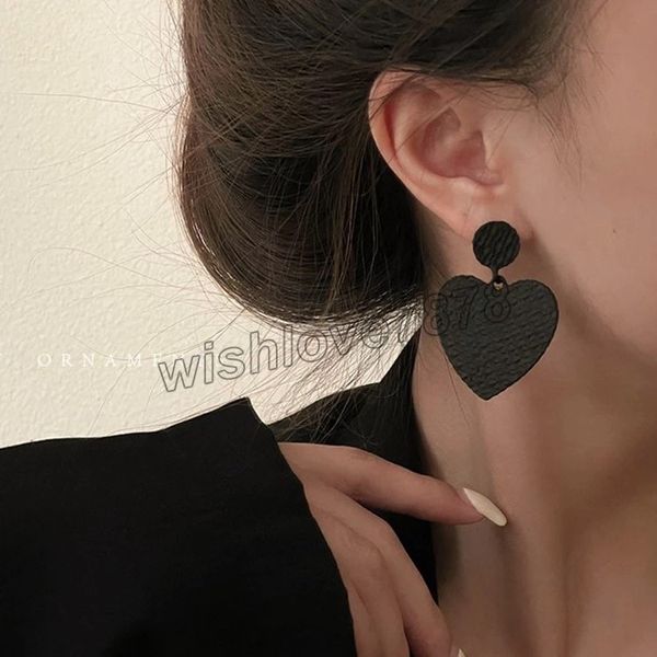 Orecchini pendenti a forma di cuore d'amore vintage per donna Orecchini in metallo nero esagerati Gioielli di moda femminile