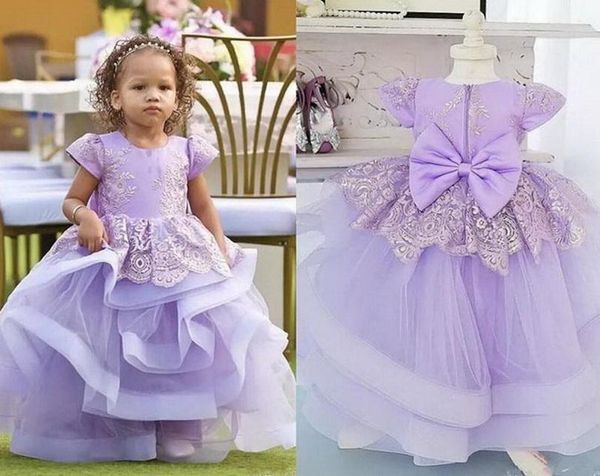 Abito da ballo a file color lavanda Abiti da ragazza di fiori per matrimoni Appliques con fiocco grande Gioiello Collo Todder Tulle Abito da ballo per bambini Manica corta