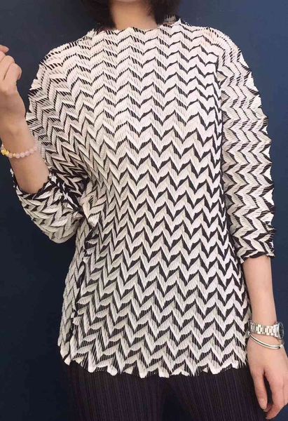 

knits fashion olor twill stereo pleated sleeve t-shirt, White